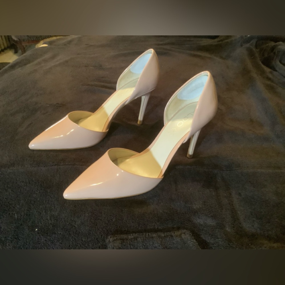 ALDO, Champagne patten pumps with 4” Heel. Sz 9 1/2